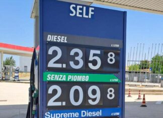Caro carburanti: mentre aumentano i prezzi, Eni annuncia il calmieramento caro carburanti
