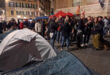 Sciopero di 24 ore in tutti gli stabilimenti ex Ilva, i lavoratori di Genova pronti alla notte in tenda